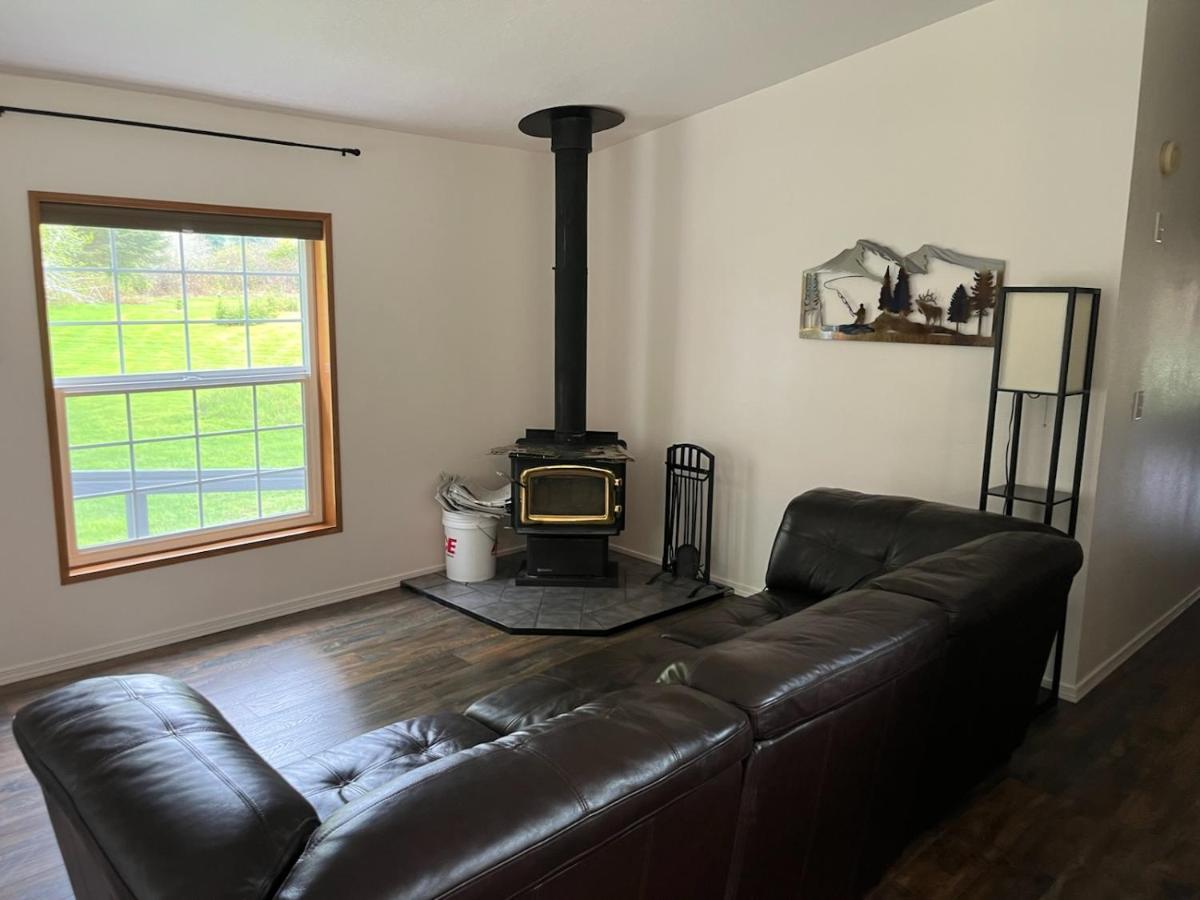 A Relaxing Getaway-A Backwoods Cabin Solduc River Beaver المظهر الخارجي الصورة